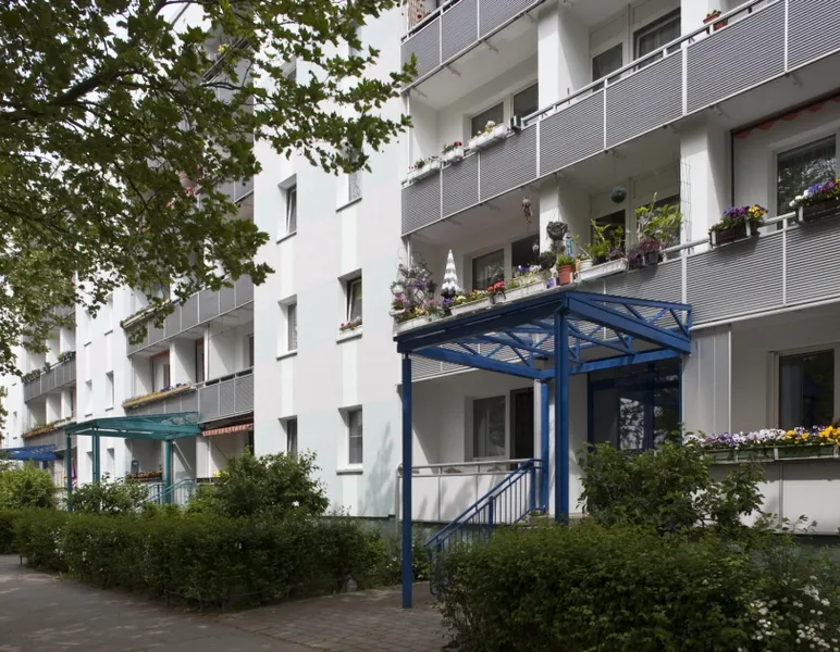 WBS-Vermietung, 3 Zimmer mit Balkon, 4. Etage OHNE Aufzug — photo 1